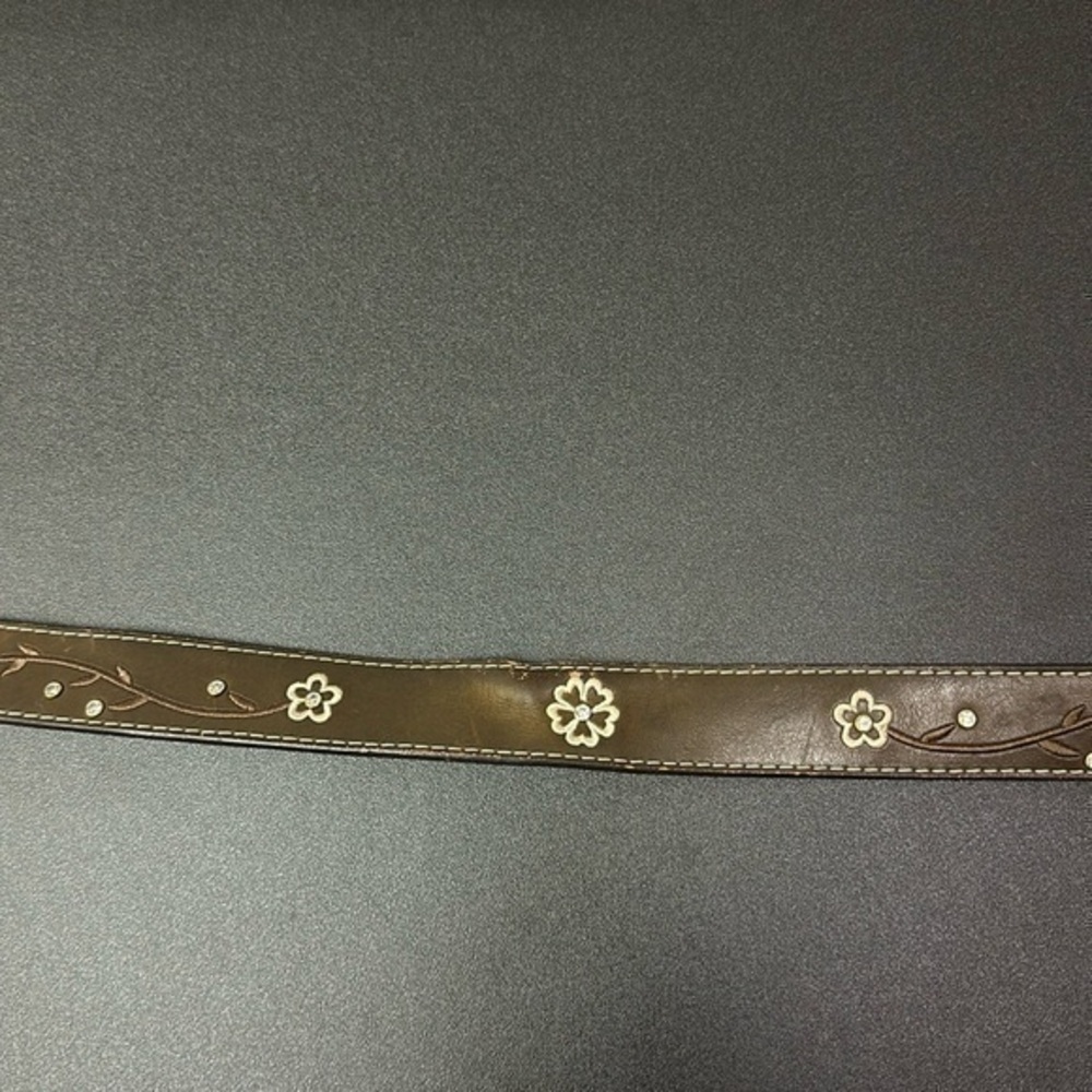 Girls Ariat size 26 genuine, leather western belt